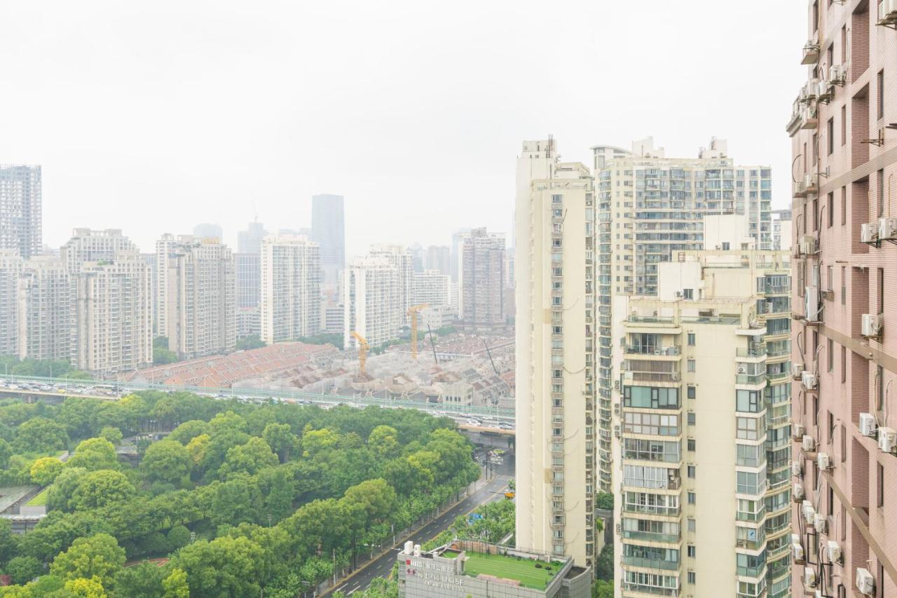 Deluxe Two-Bedroom One-Living-Room Suite, Near The Bund, Nanjing West Road Pedestrian Street & Shanghai Natural History Museum - B&B Shanghai