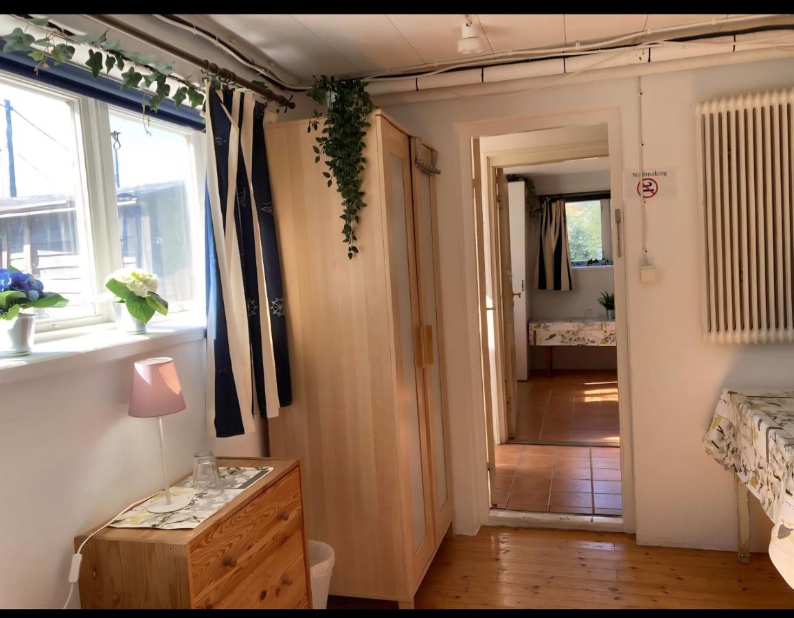 Camera Matrimoniale con Bagno in Comune 