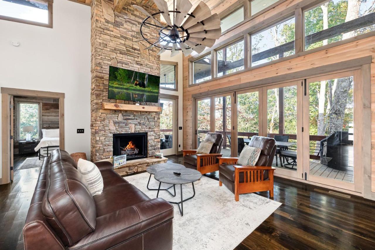 Modern River Retreat NEW Build in 2022 - Chambres d’hôtes Blue Ridge