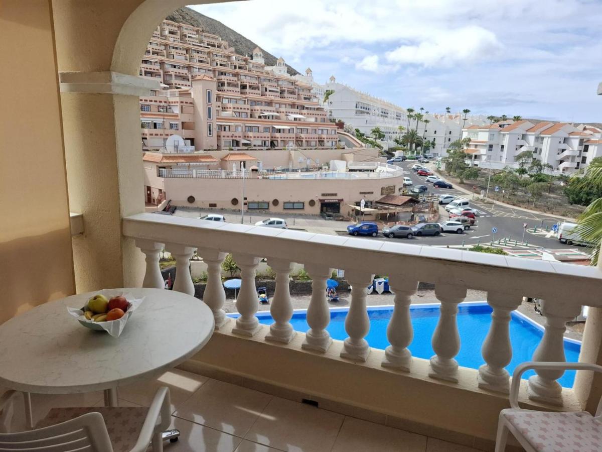 One-Bedroom Apartment with View