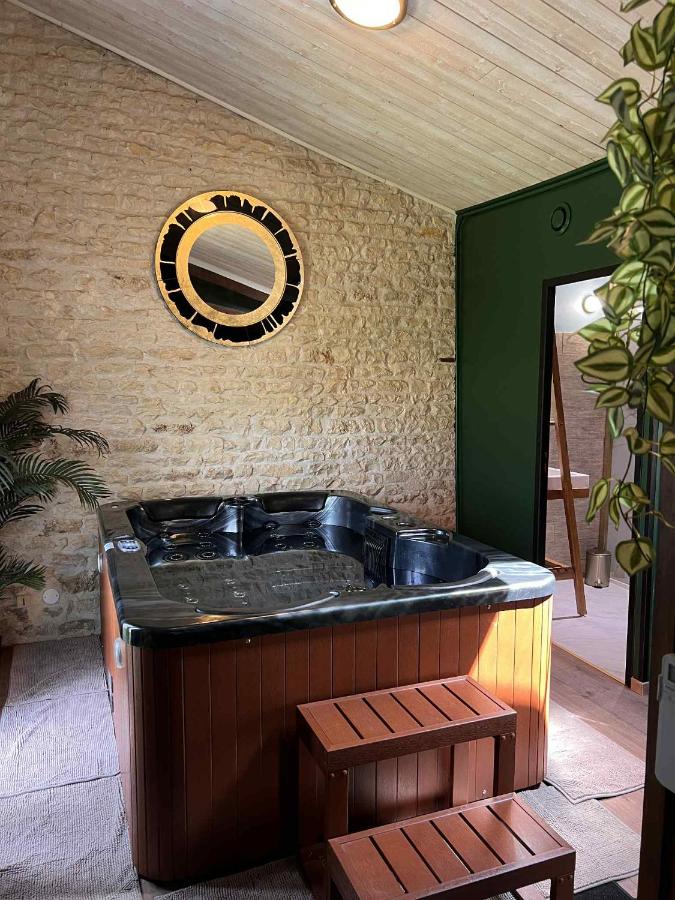 Gîte de charme romantique avec Spa privatif l'Echappée bulles - Ferienwohnung Chambon