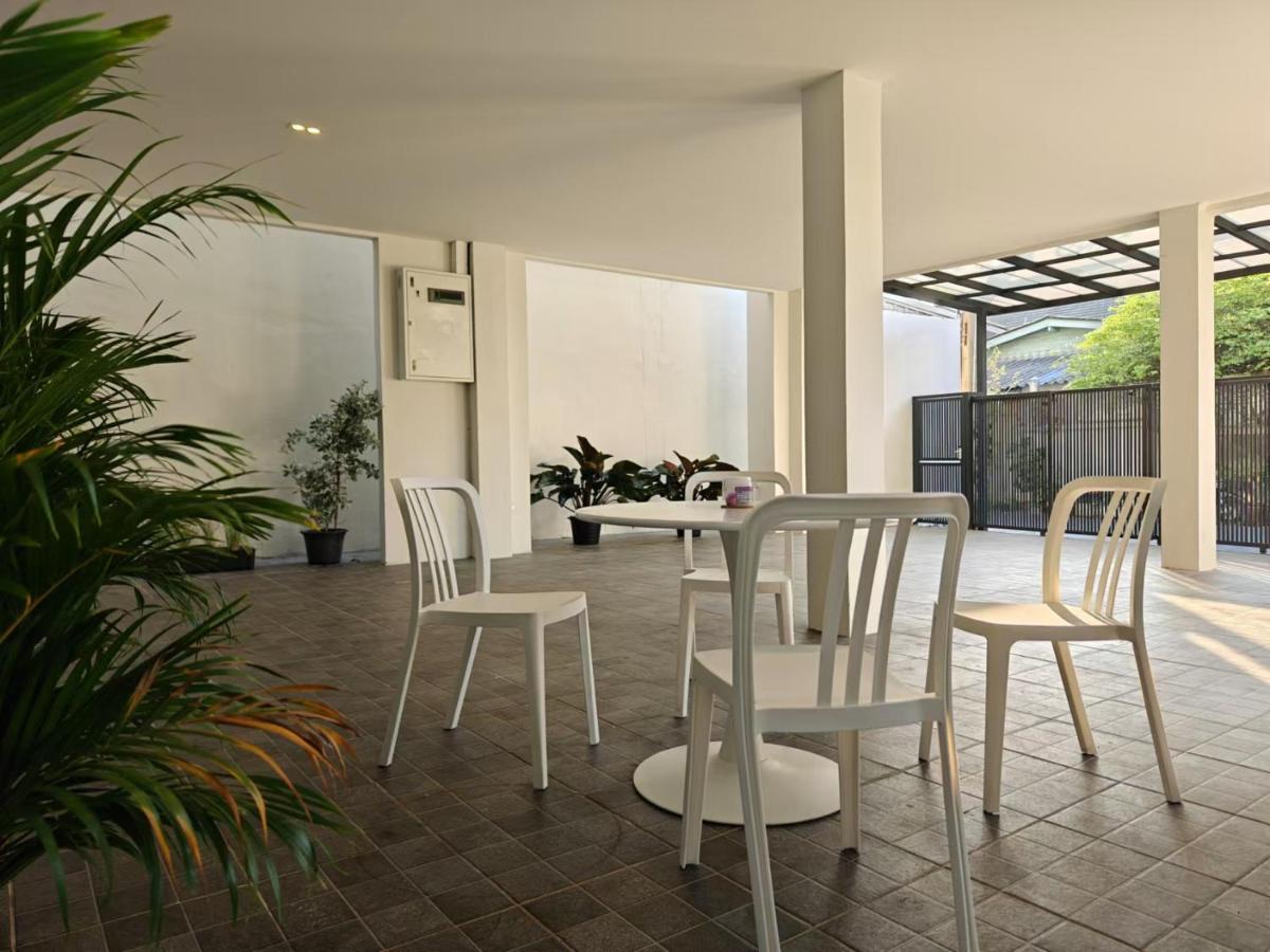 Thonglor 4-story modern art villa Free WiFi Netflix - Chambres d'hôtes Bangkok