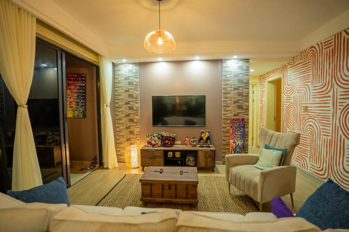 Modern 2BR Apartment Pool & Balcony - Bed and Breakfast Nairobi