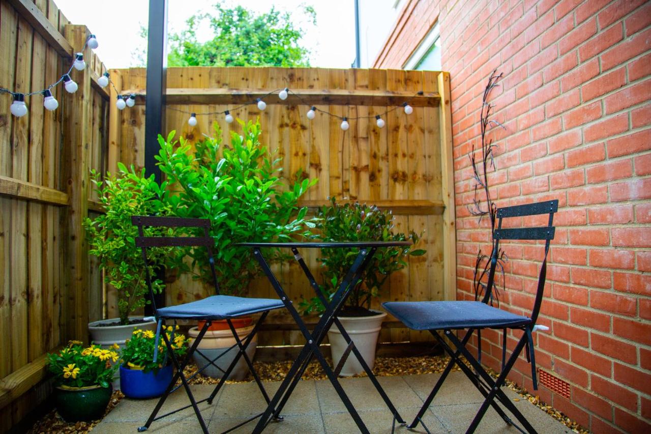 SmartStay, Free Parking, by Airport - B&B Cove