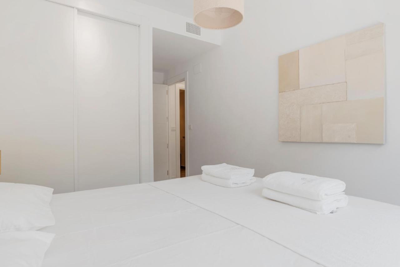 Appartement met 2 Slaapkamers, Balkon en Uitzicht op Zee