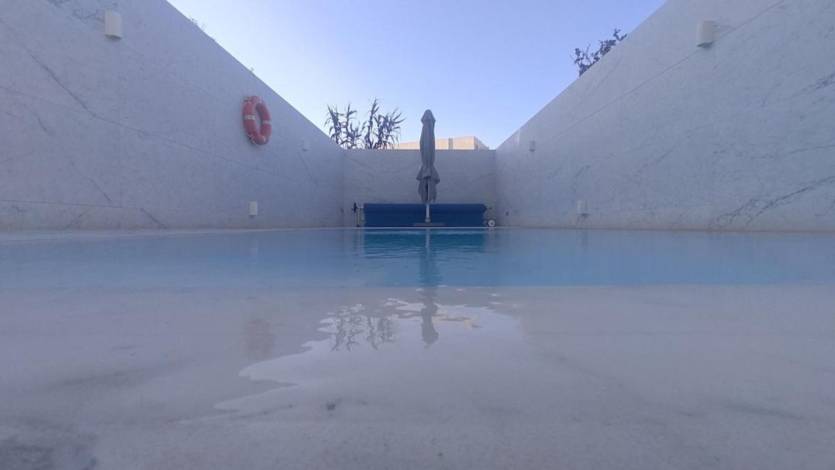 Luxurious 3 Bedroom Maisonette with Private Pool - B&B