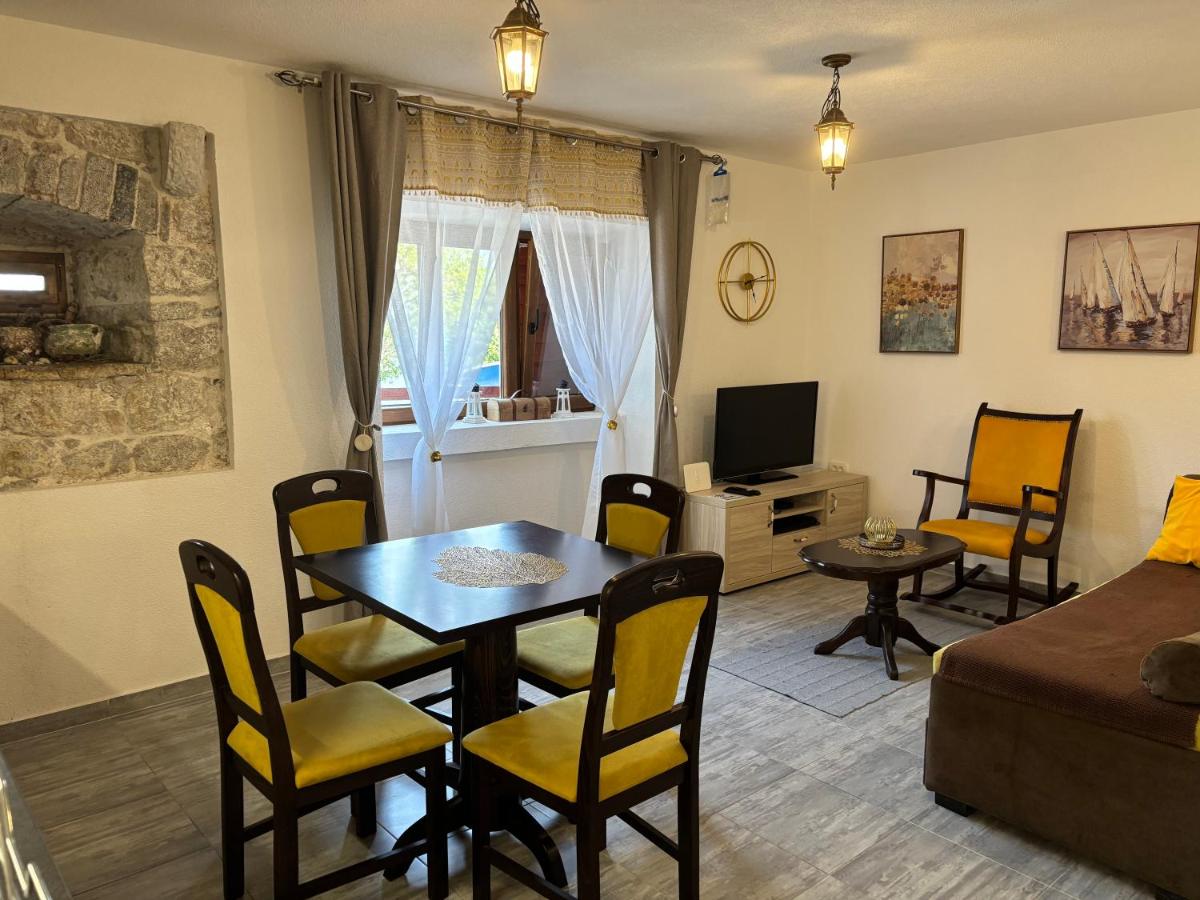 One-Bedroom Apartment with Bay View