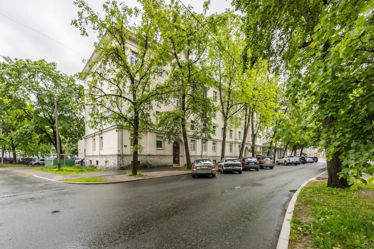 High ceilings 75m2 Sleeps 9 Free parking - B&B Tallin