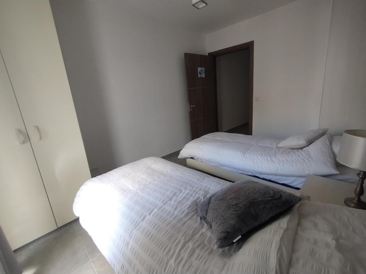 Chambre Lits Jumeaux avec Toilettes Communes