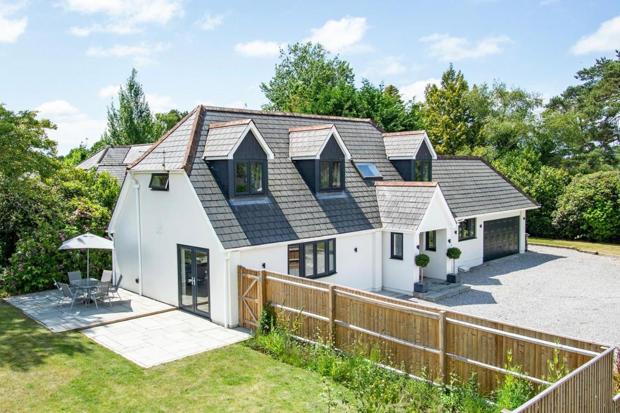 NEW! Spacious 5BR Home - Parking Near New Forest - B&B Saint Leonards-on-Sea