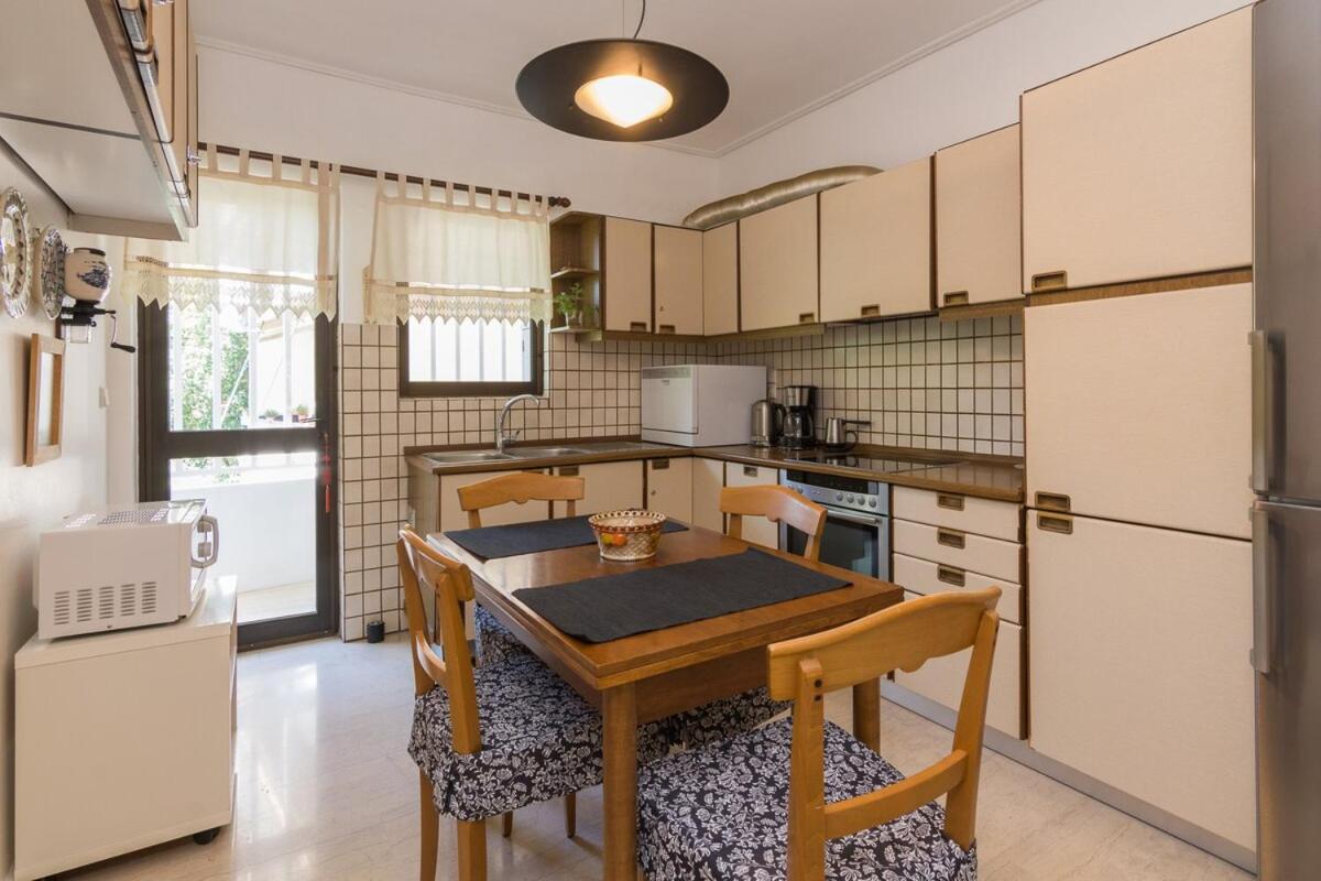 Seaside Apartment in Palaio Faliro - B&B Athens