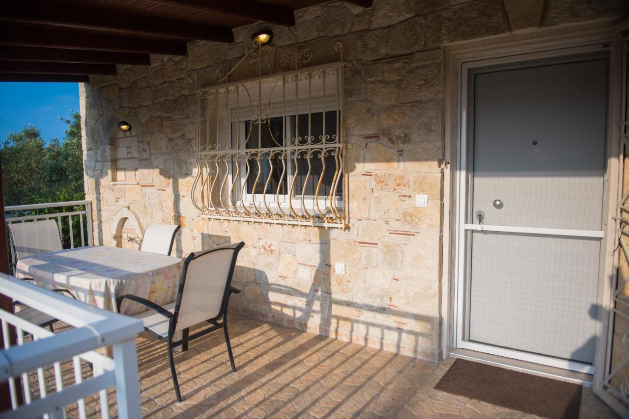 Apartments in a villa by the beautiful sea bay - Chambres d’hôtes Néa Potídhaia