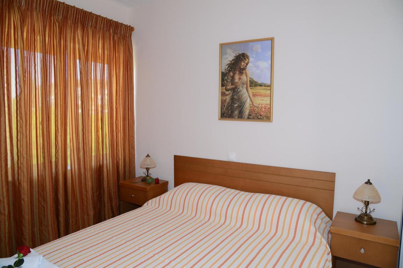 Large Two-Bedroom Apartment (4 Guests)