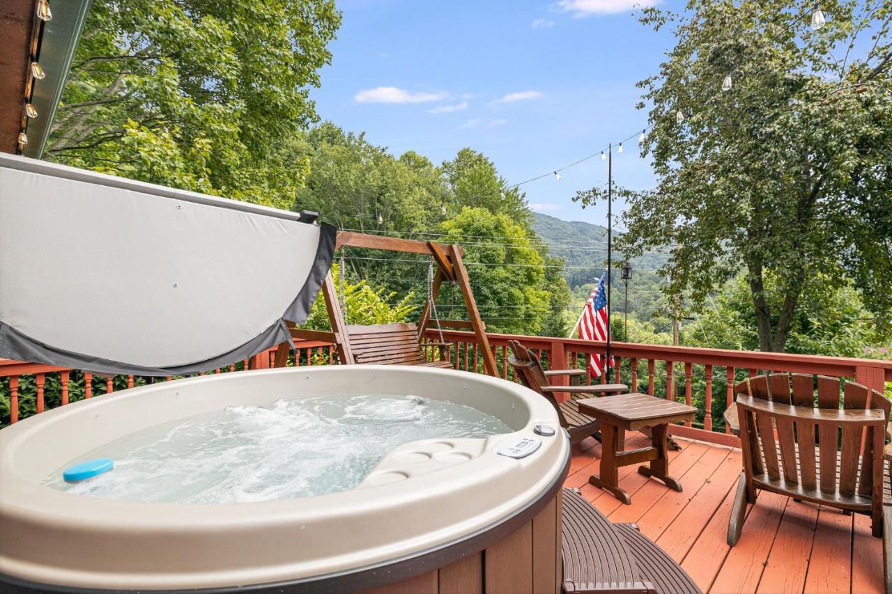 Smoky Mountain Mecca by Carolina Mornings - B&B Waynesville
