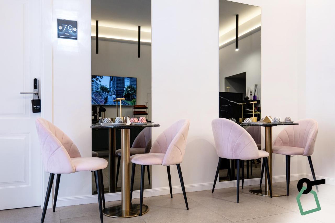 HOTIDAY Room Collection - Napoli Museo Suite - B&B