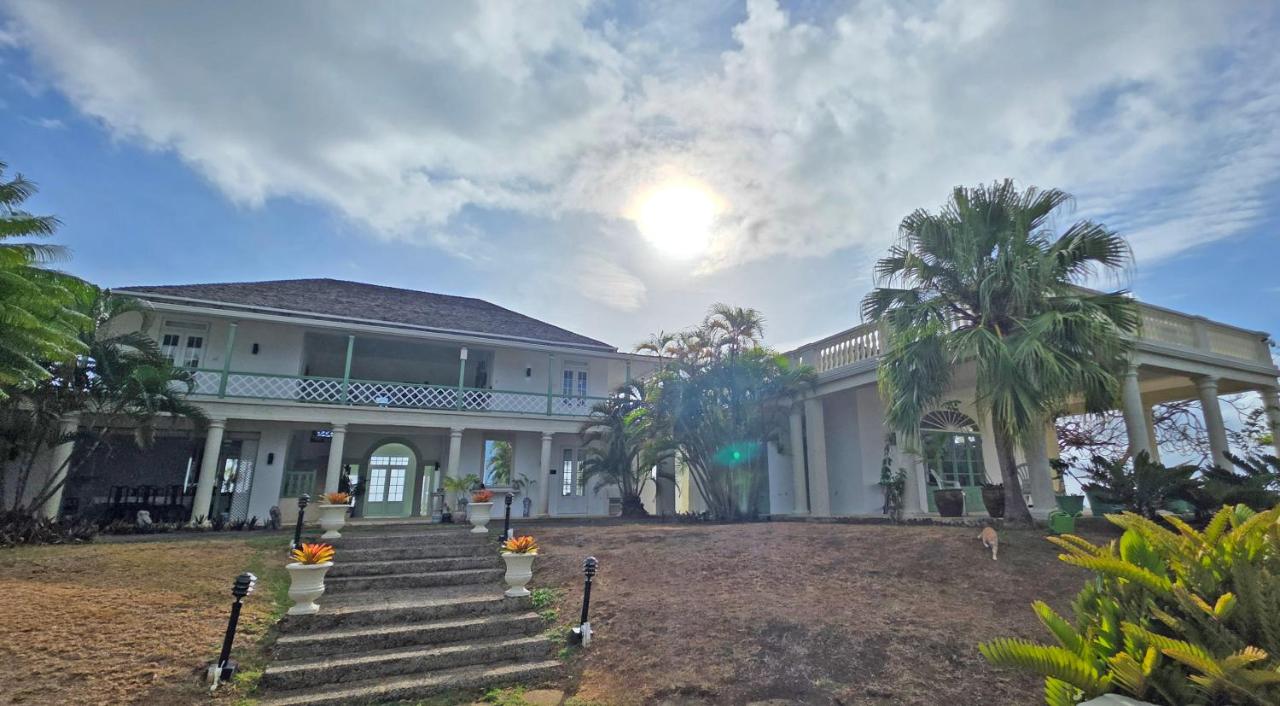Large Beautiful Villa with Ocean Views and private pool - 3 Bedroom Listing - Bed and Breakfast Cap Estate