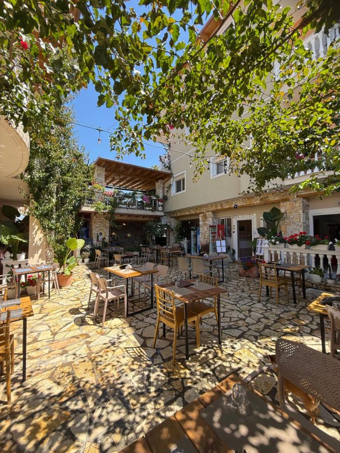 Arial Trinity Suites - Bed and Breakfast Vlorë