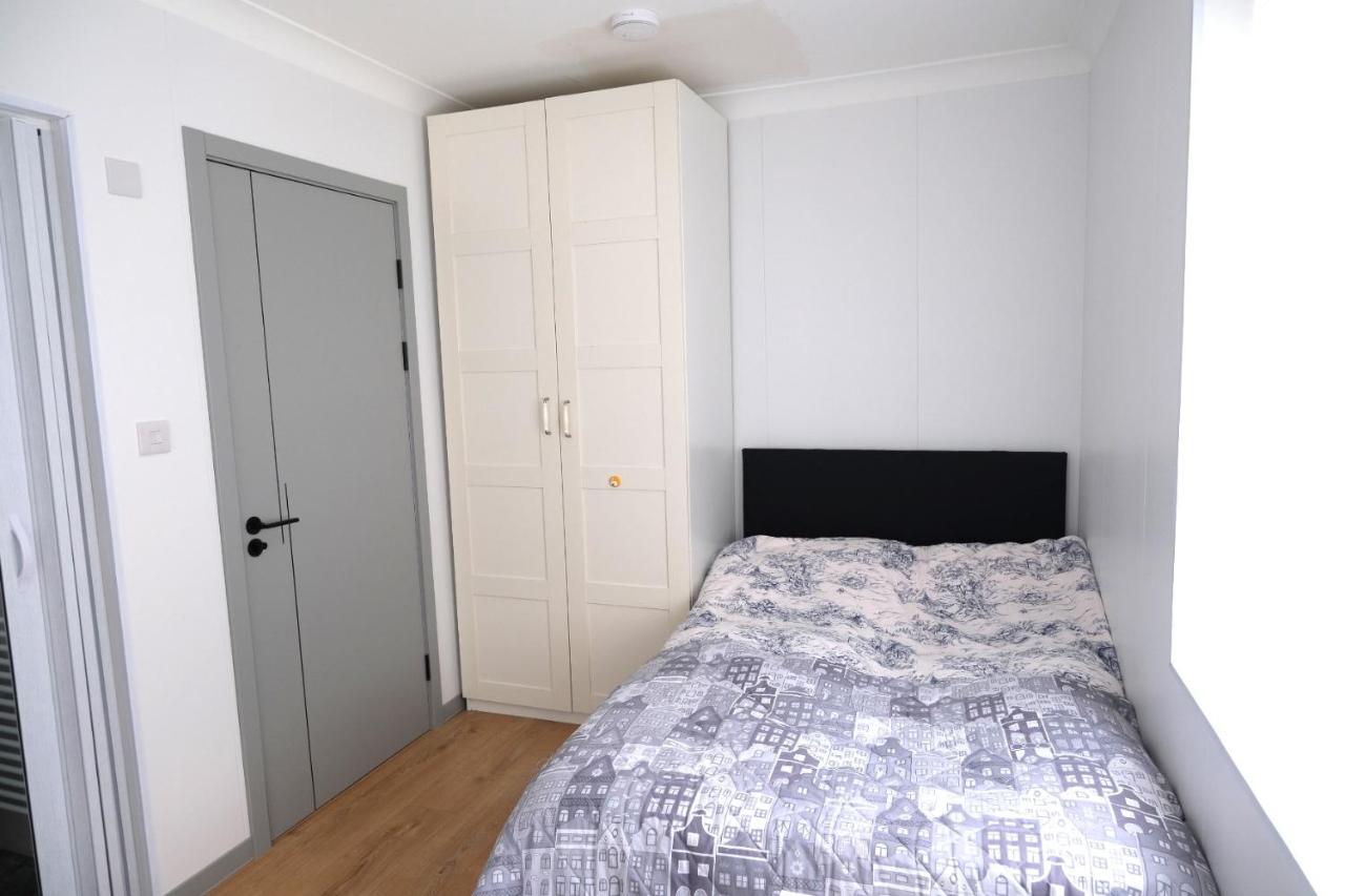 dundrum room in Dublin 14 - B&B