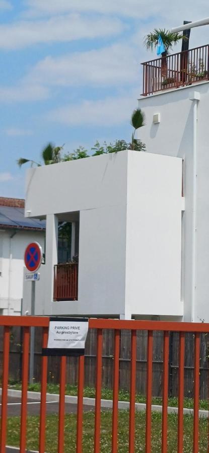 Appartement avec terrasse, proche centre - B&B Bayona