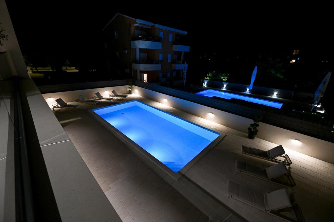 Luxury apartments Marlov with swimming pool and private parking - Chambres d’hôtes Bibinje