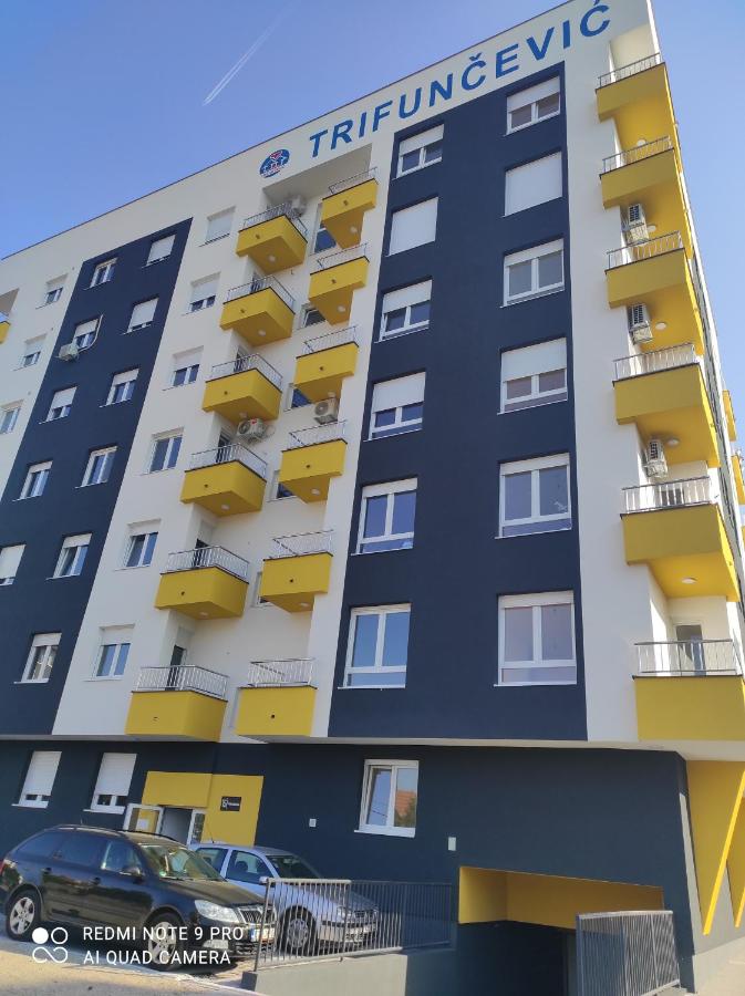 Lullaby apartment 2, moderan stan sa spavaćom sobom i besplatnim parkingom - B&B