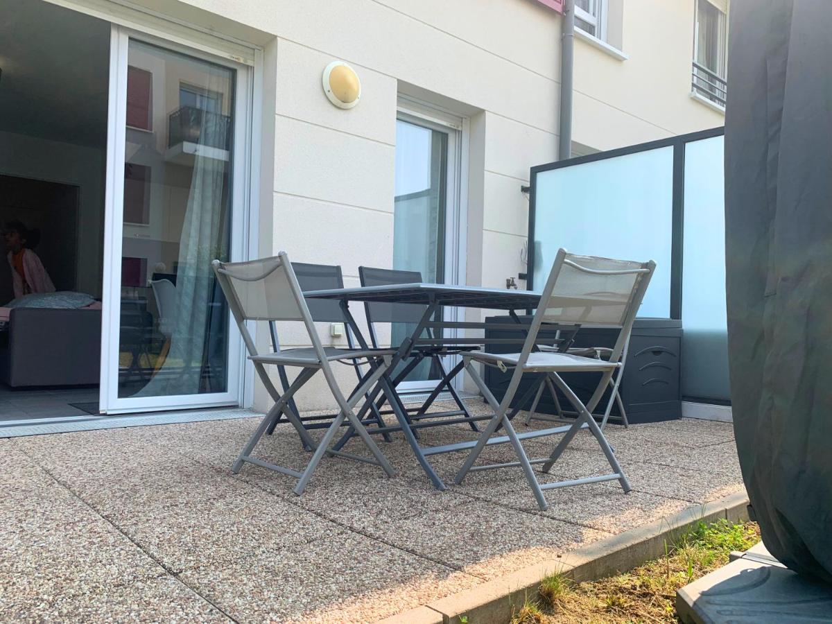 Nature et ville -Duplex avec Jardin privé - 6 Pers- Entrée Autonome - Wifi & Parking Gratuite - B&B Dammarie-les-Lys