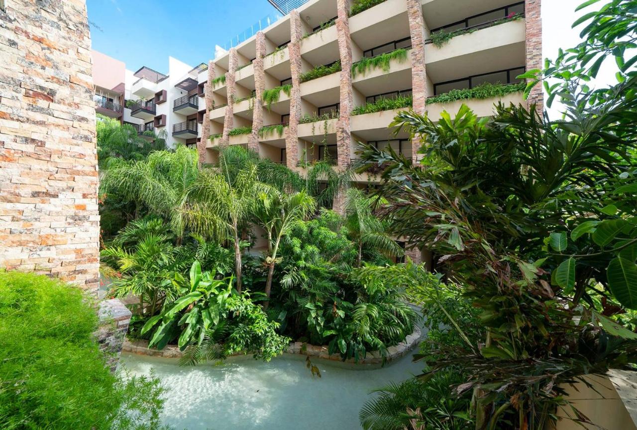 Luxury Studio with Pool and Gym - Modern and Central - at Syrena Condos 201 - Bed and Breakfast Playa del Carmen