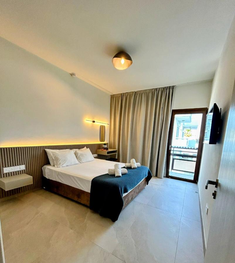 Appartamento con 1 Camera da Letto e Vista Mare Laterale - Letto Matrimoniale