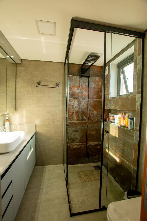 Appartamento con 4 Camere da Letto e Vista Lago