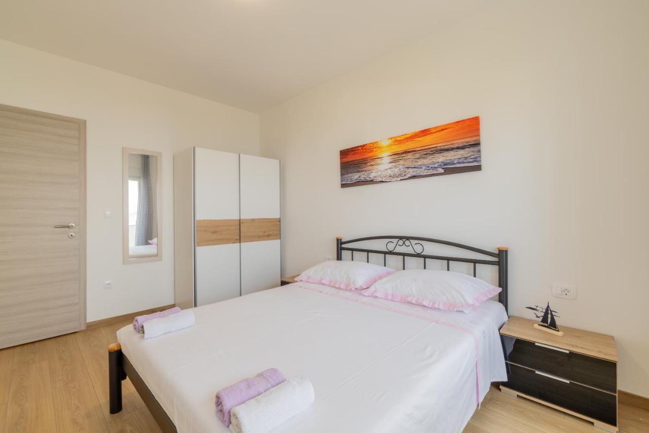 Appartamento con 2 Camere da Letto, Balcone e Vista mare