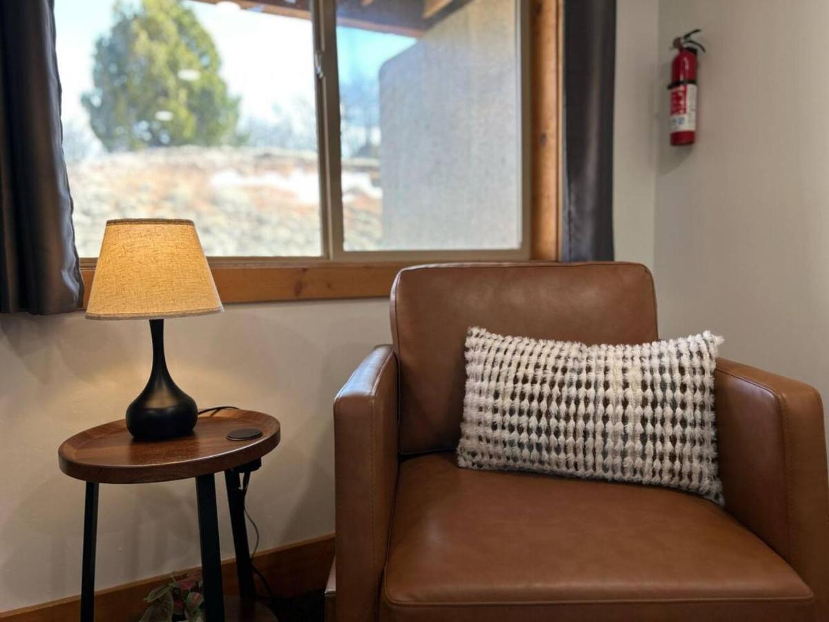 Cowboy Hot Tub and Alleged Alien Sightings - B&B Alton