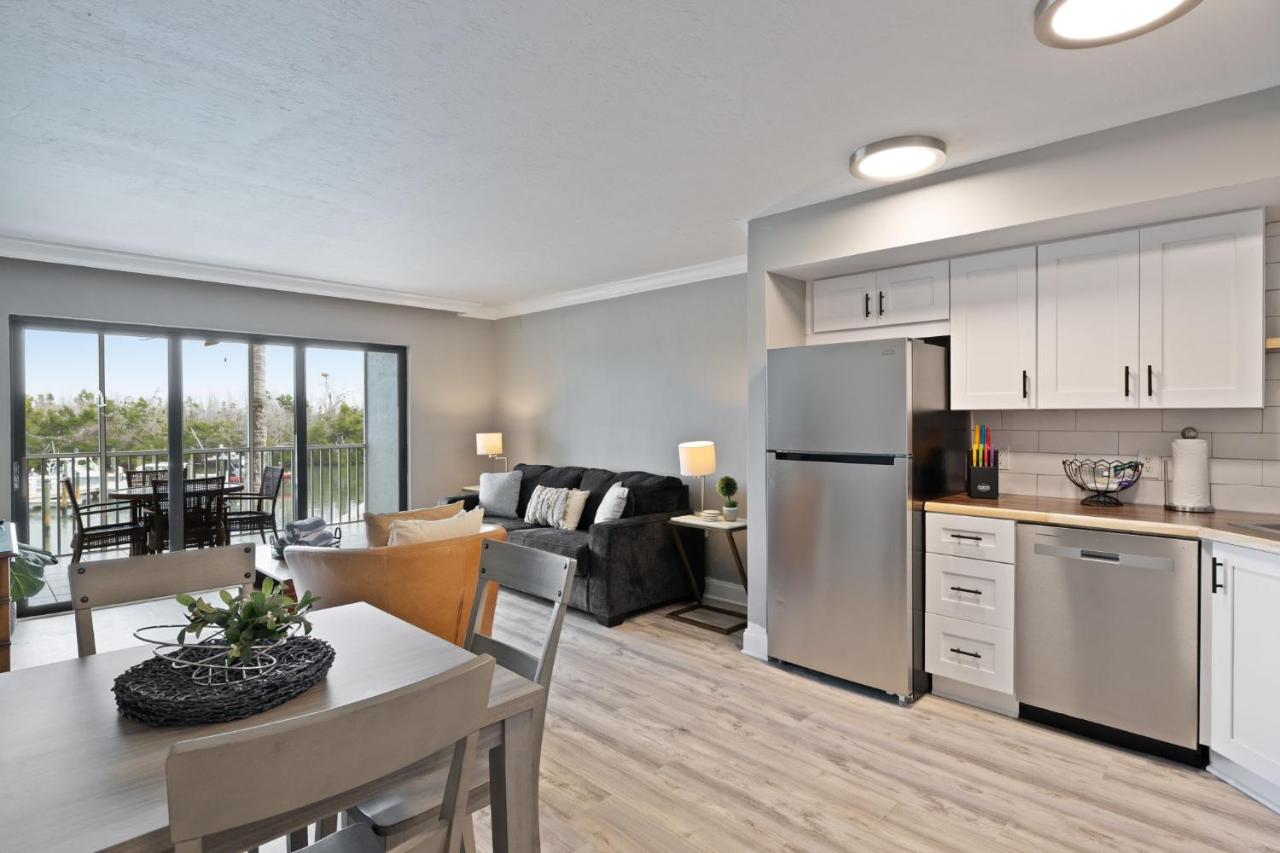 South Seas Bayside Villa 4120 - Chic Marina View Residence with Bikes - Bed and Breakfast Captiva