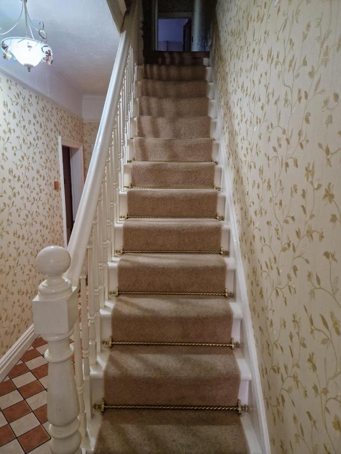 Decent Rooms in Wakefield - Ferienwohnung Stanley