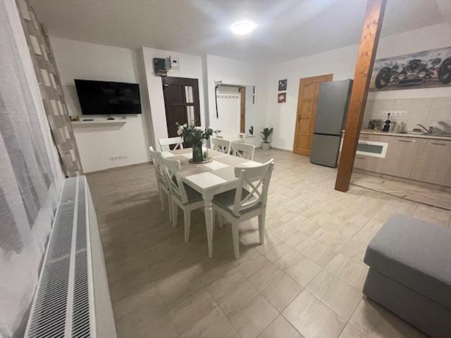 Taverna Apartman 2 - B&B Monor