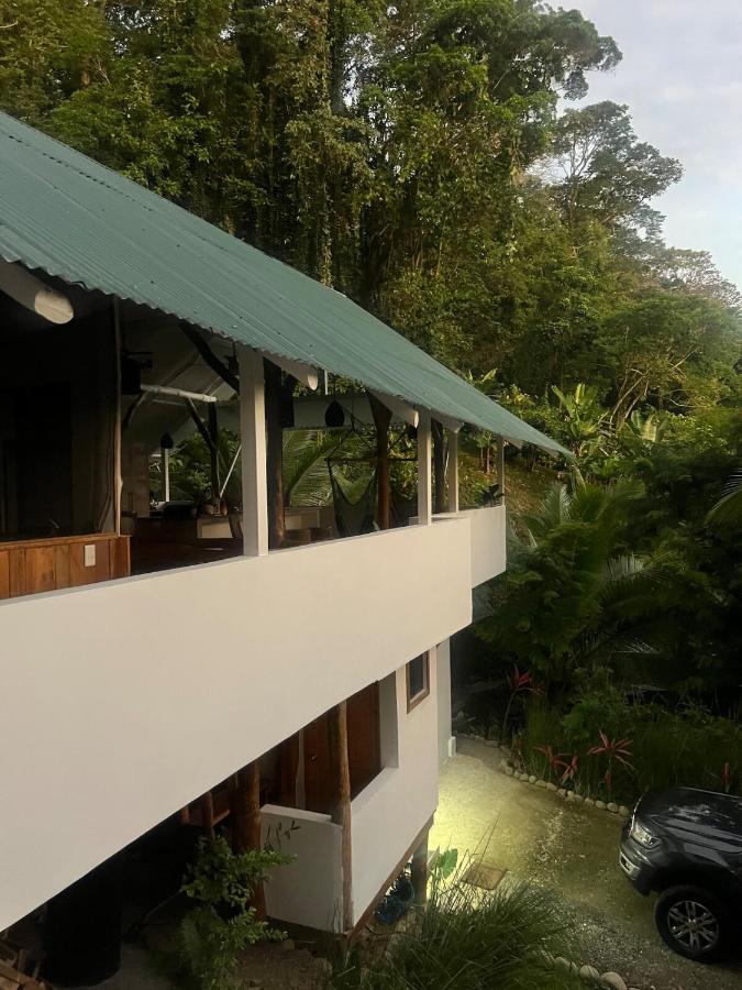 Entire home plus pool between Cahuita and Puerto Viejo Excellent Location - Bed and Breakfast Puerto Viejo