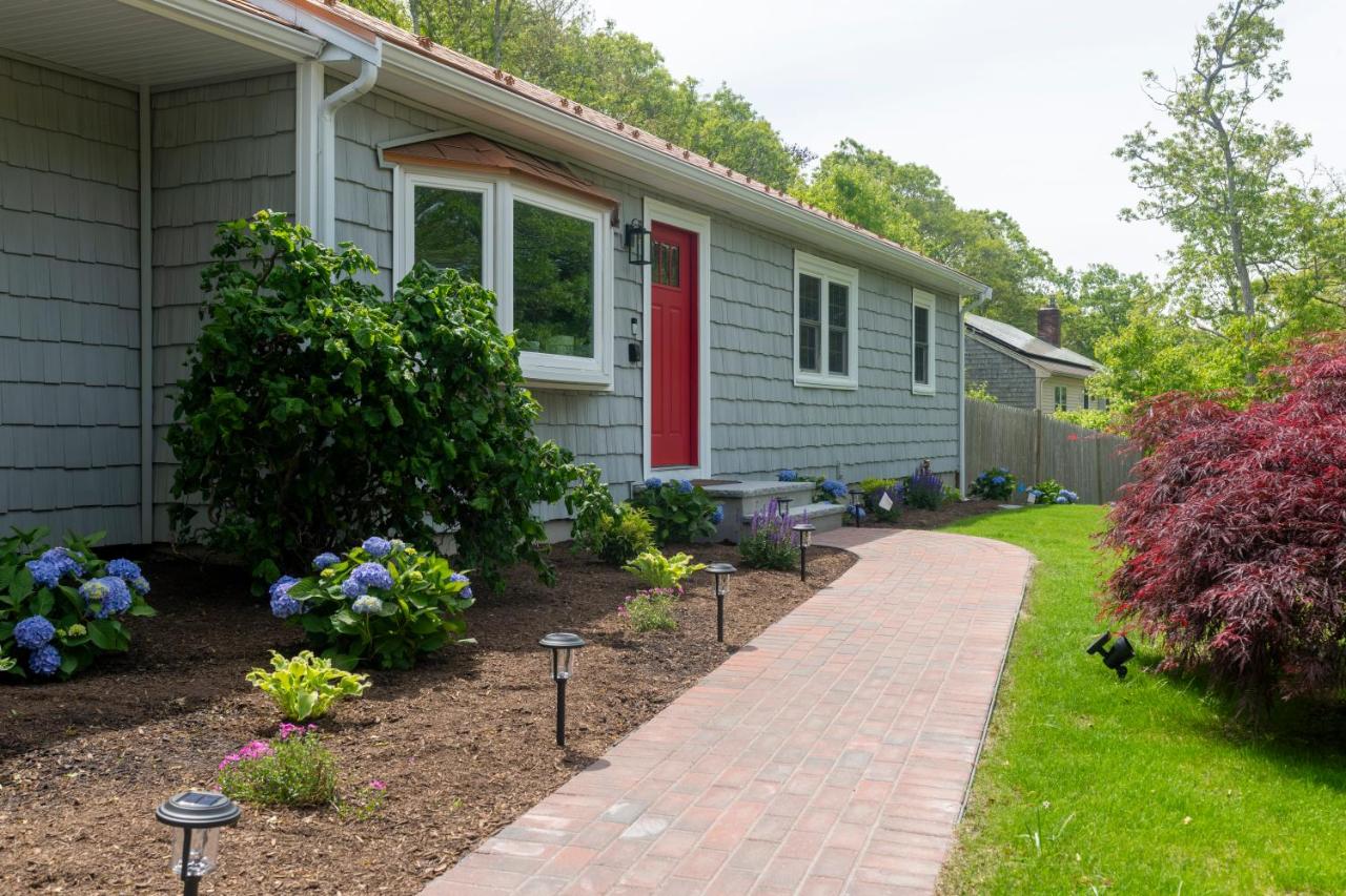 Cape Cod heated Pool, Putting Green, Speak Easy, Game room, - B&B Harwich