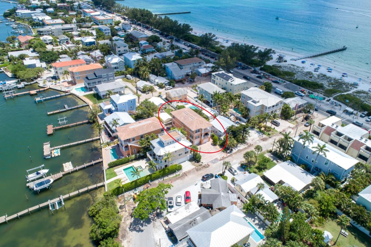 Hibiscus Hideaway Condo Walk To Historic Bridge St - Bed and Breakfast Bradenton Beach