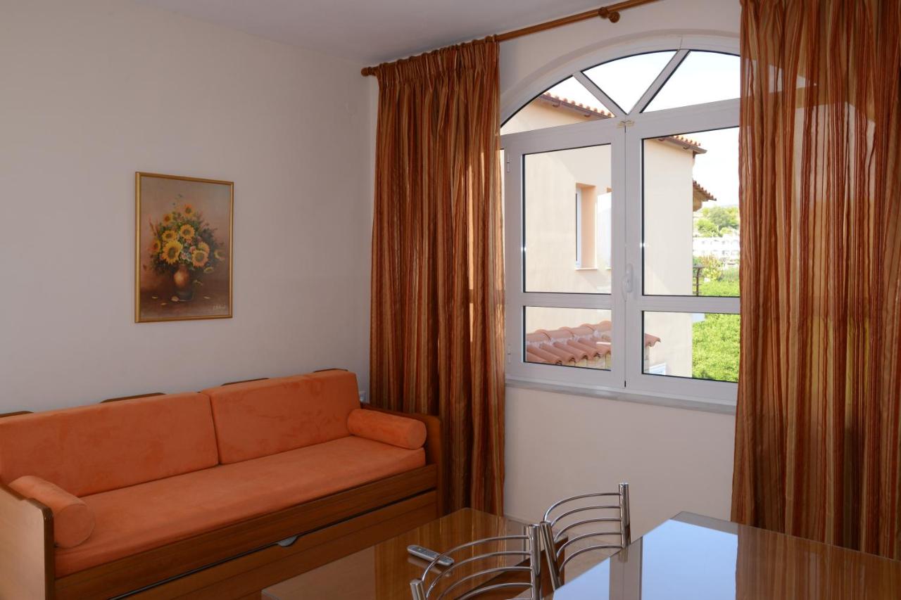 One-Bedroom Apartment - Top Floor (4 guests)