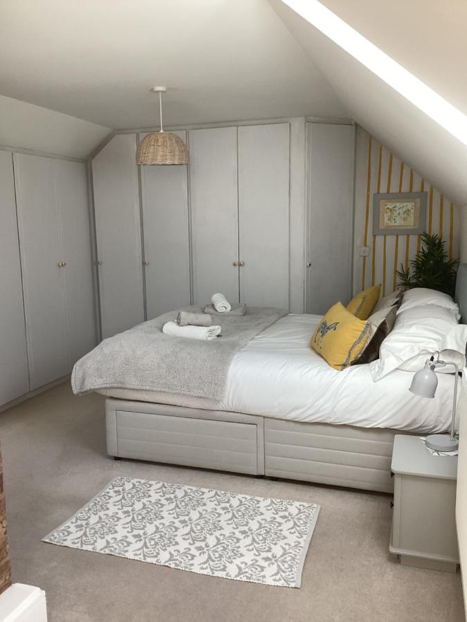 Lovely Bed and Breakfast in Chichester nr Festival Theatre City Centre and Goodwood Top Floor Spacious Kingsize Ensuite - Chambres d'hôtes Lavant