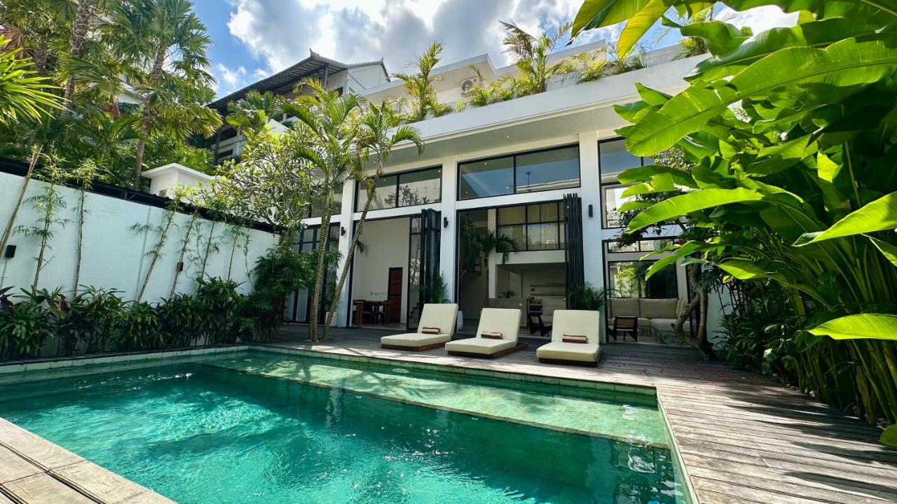 Canggu Villa - 7BR Private Cook, Pool, Rooftop Cinema - Bed and Breakfast Canggu