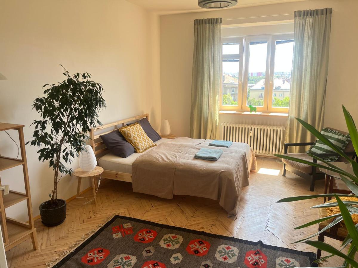 Stylový a slunný byt s uměleckým nádechem v blízkosti centra - B&B Prague