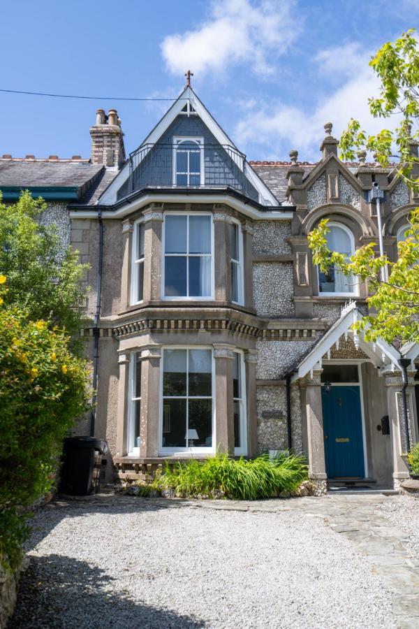 Stunning 4 bedroom house in Wadebridge, Cornwall - 2 living rooms and superking beds - B&B Wadebridge