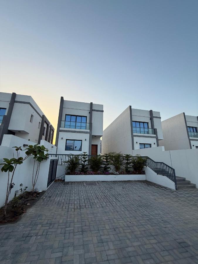 3BR Amazing Seaview Private Villa with Pool - B&B Fujairah