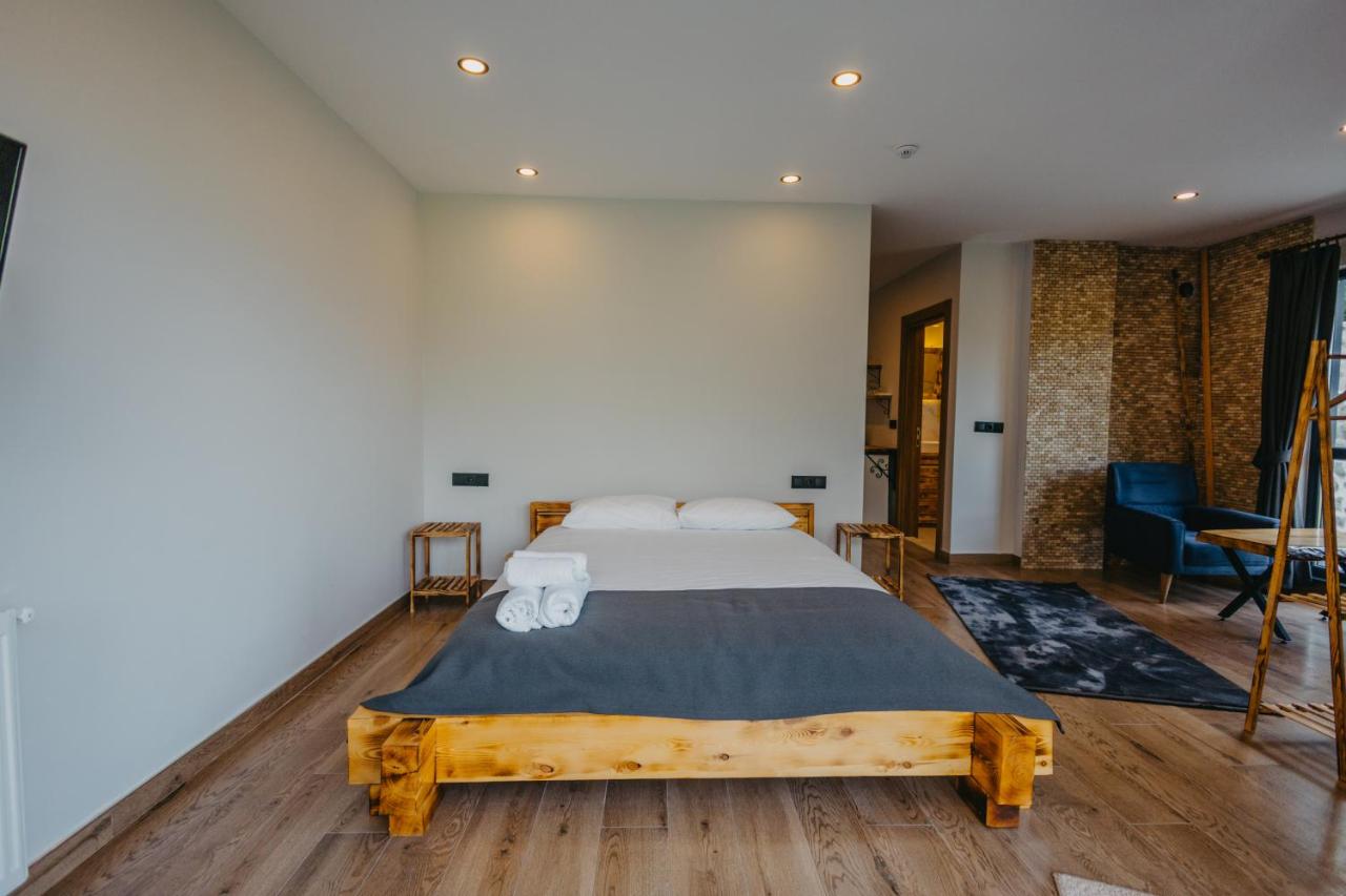 Deluxe Room (2 Adults + 1 Child)