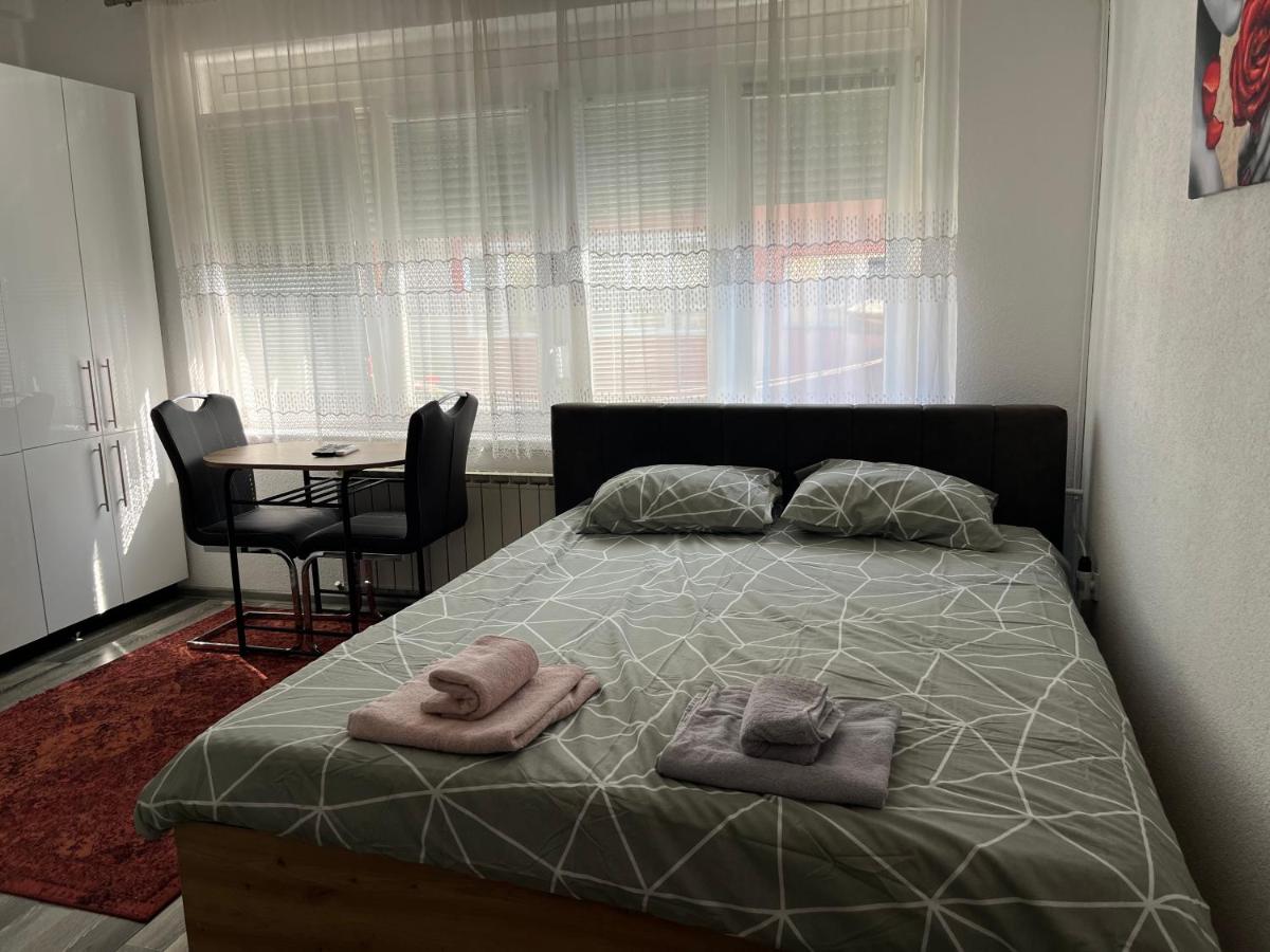 Stan na dan, Pazar Tuzla - centar grada - B&B
