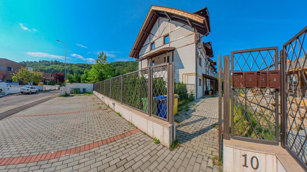 Jungle Family Villa near Park Aventura,Lake,Zoo - Chambres d'hôtes Braşov