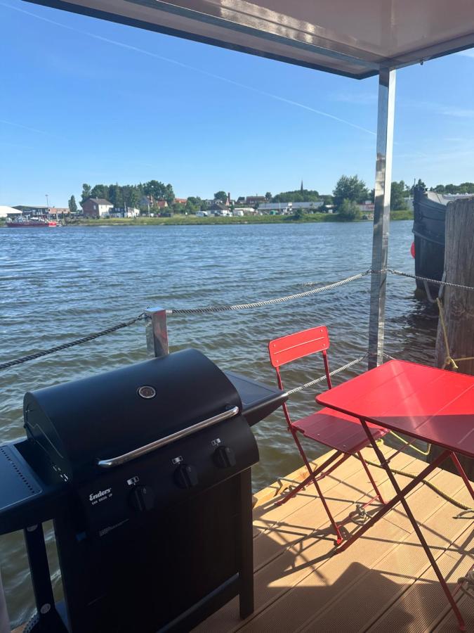 Hausboot Wasservilla - Ferienwohnung Lübeck