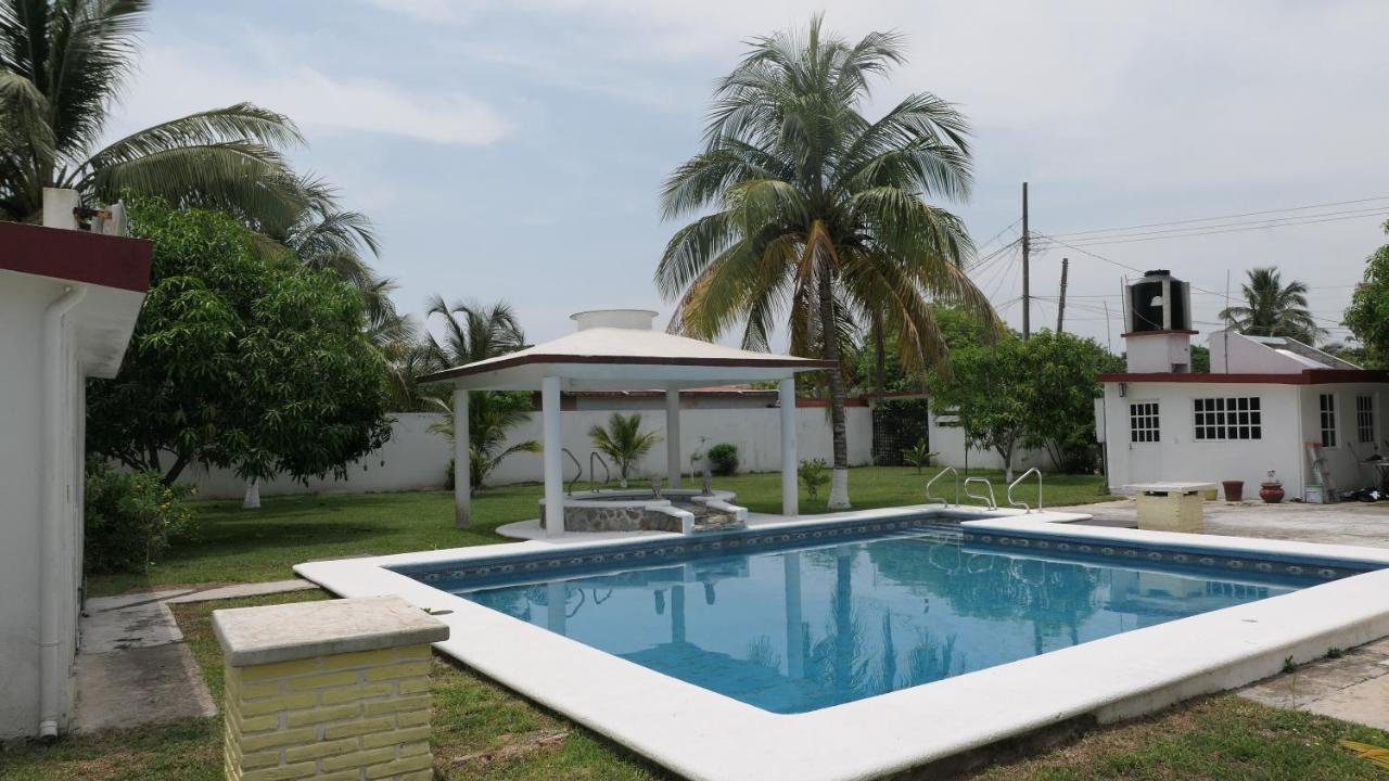 Casa, alberca privada y jardín - B&B Tecolutla