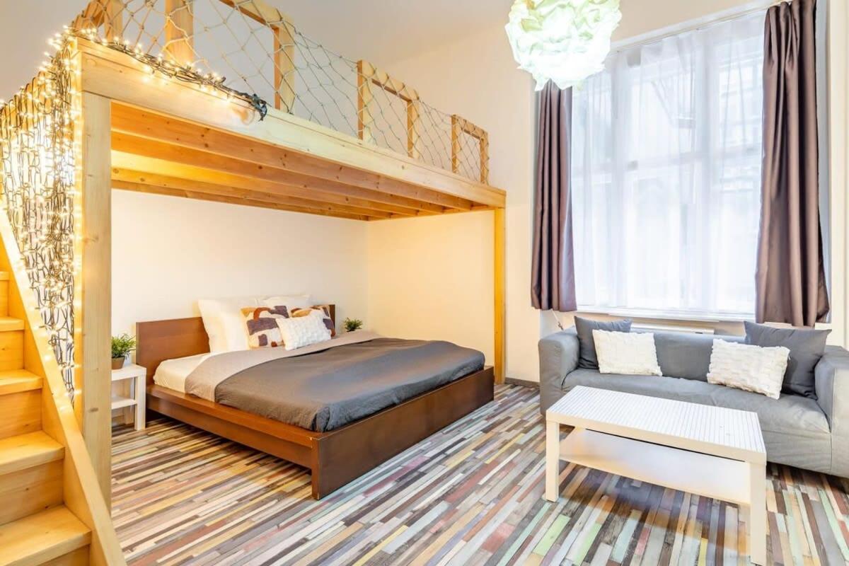 Ultra central home away from home - B&B