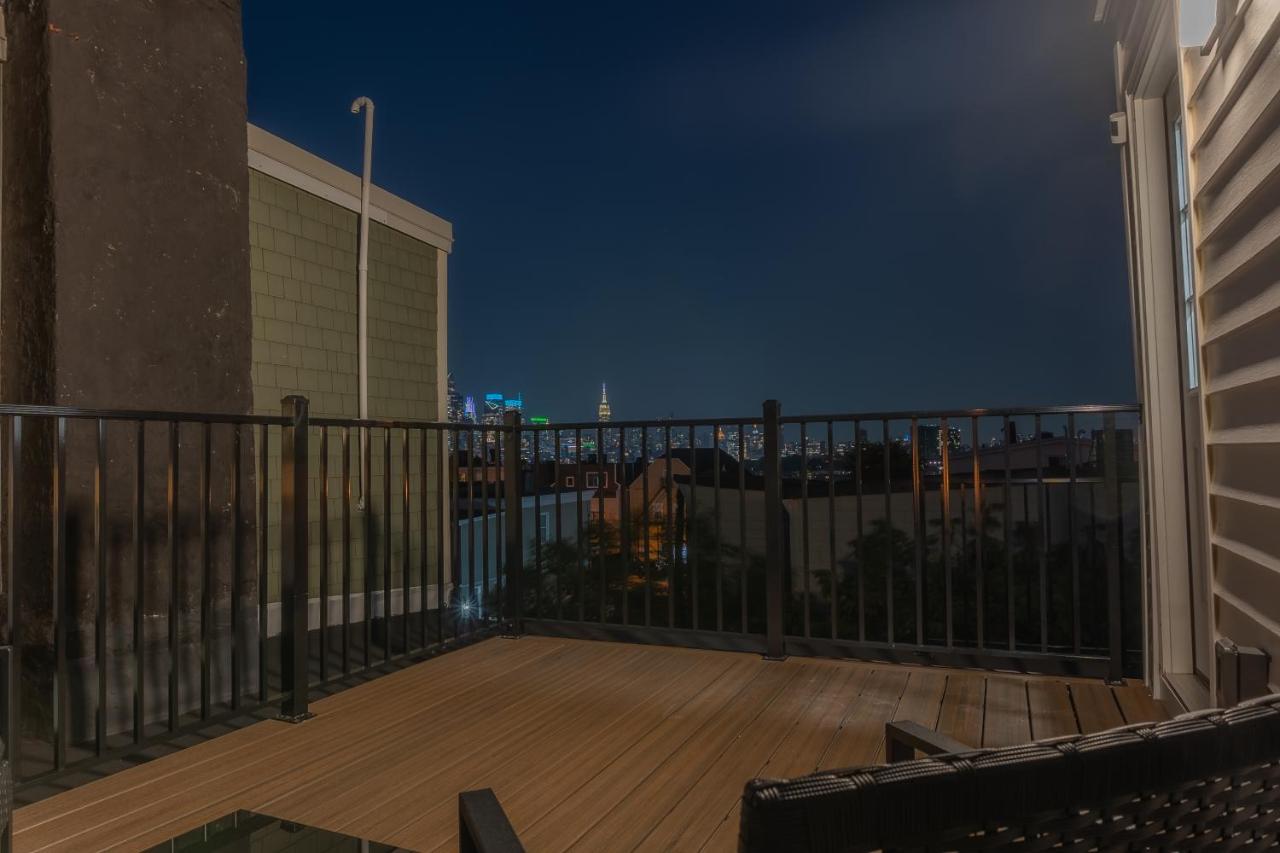 High-end House with 2 FREE Park Spots, rooftop NYC views and backyard with deck, 6BRs, 2FLs plus bsmt, 11 beds, 3 bath, Sleep 19, 20 PERCENT OFF - B&B Hoboken